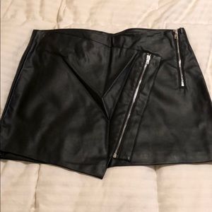 NWOT LuLu’s leather skirt